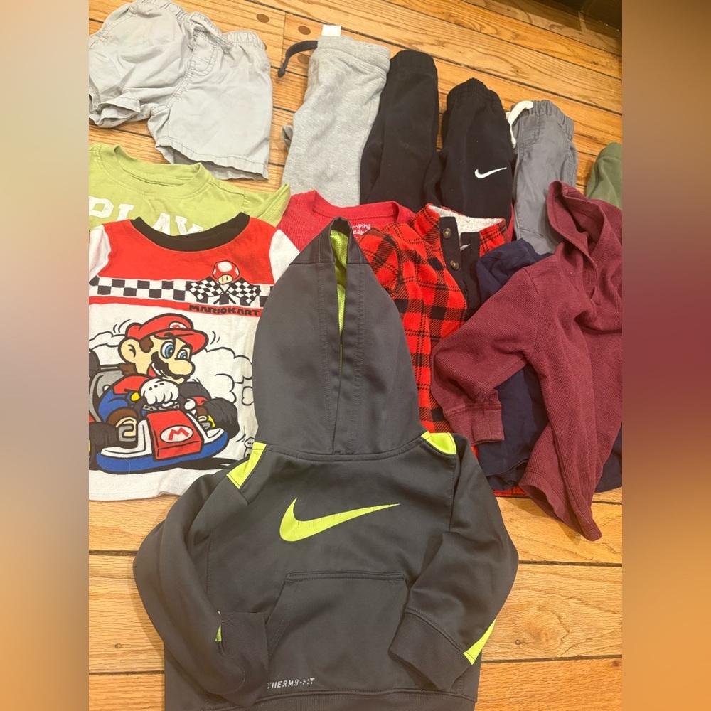 SOLD —-Nike Disney Carters Boys Bundle Lot 2T